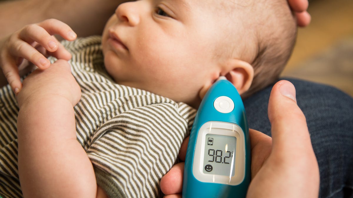 termometr douszny szybko i bezpiecznie mierzy temperaturę u małych dzieci szybki pomiar temperatury w uchu niemowlaka