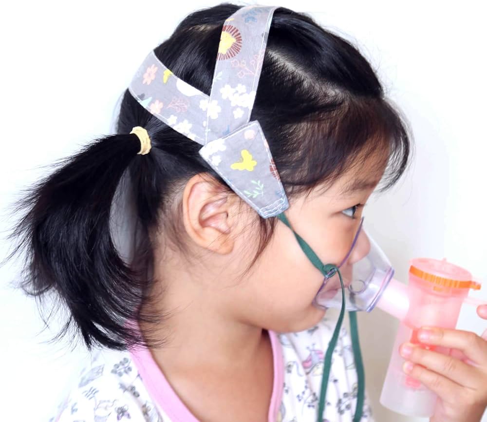 Dwa inhalatory obok siebie: tłokowy z dużym kompresorem i ultradźwiękowy kompaktowy