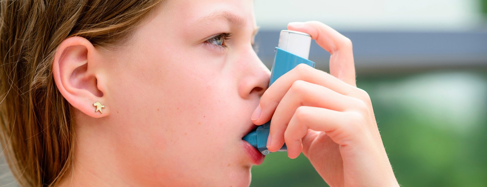 nebulizator przenośny lub stacjonarny umożliwia podawanie leków przeciwastmatycznych w aerozolu dobry nebulizator skutecznie wspomaga leczenie dróg oddechowych
